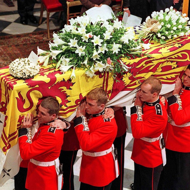 الأمير فيليب سيدفن في نعش من أخشاب البلوط صنع من أجله منذ عقود