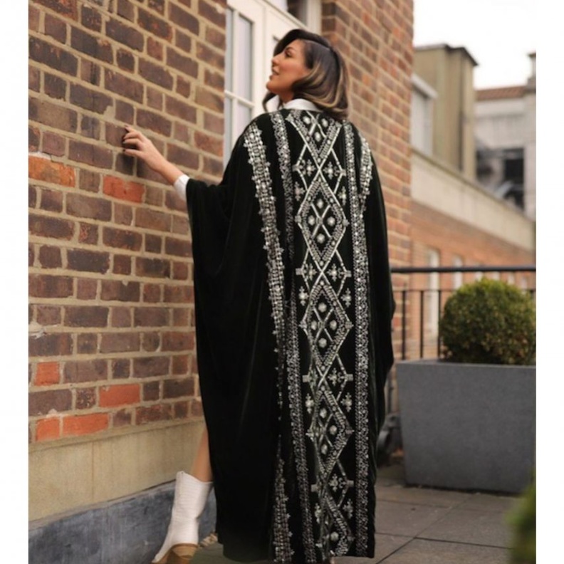 تصاميم عبايات شبابية لاطلالة محتشمة في رمضان 2021 من وحي دانا الطويرش