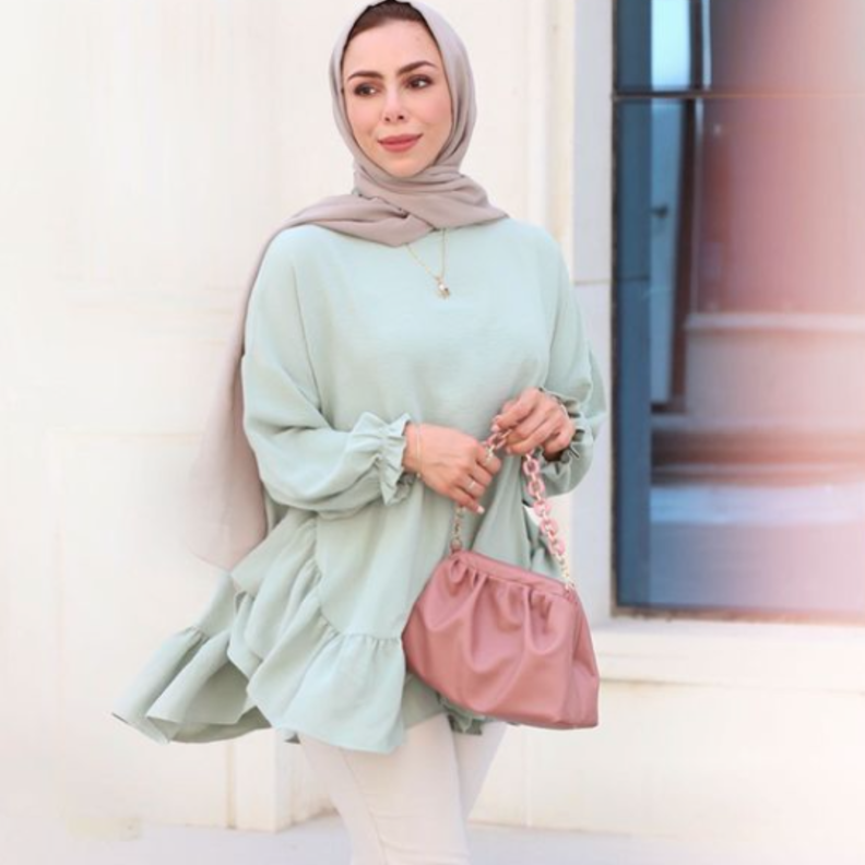 ألوان الباستيل الناعمة باطلالة جذابة وأنيقة بالتوب والسروال