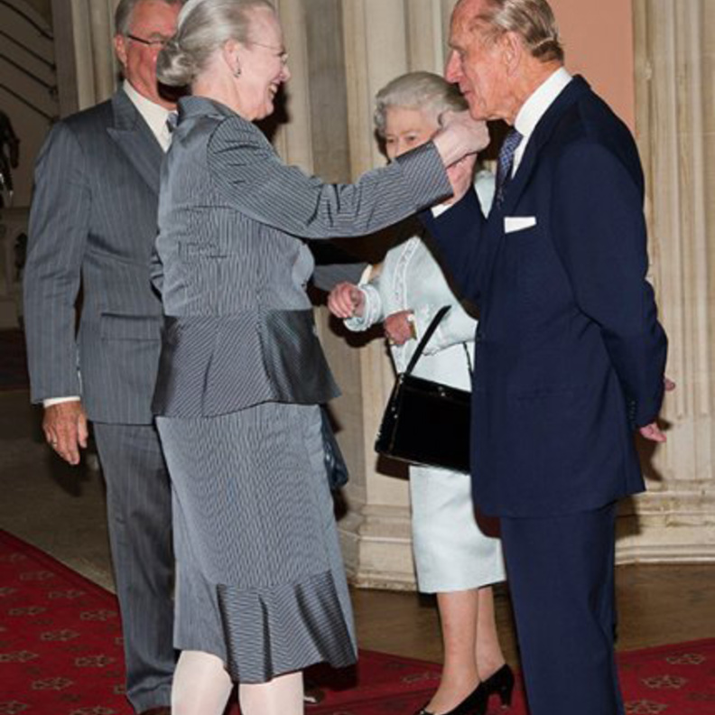 الدنمارك تقرر تنكيس العلم الملكي جزئيا حداد على الأمير فيليب