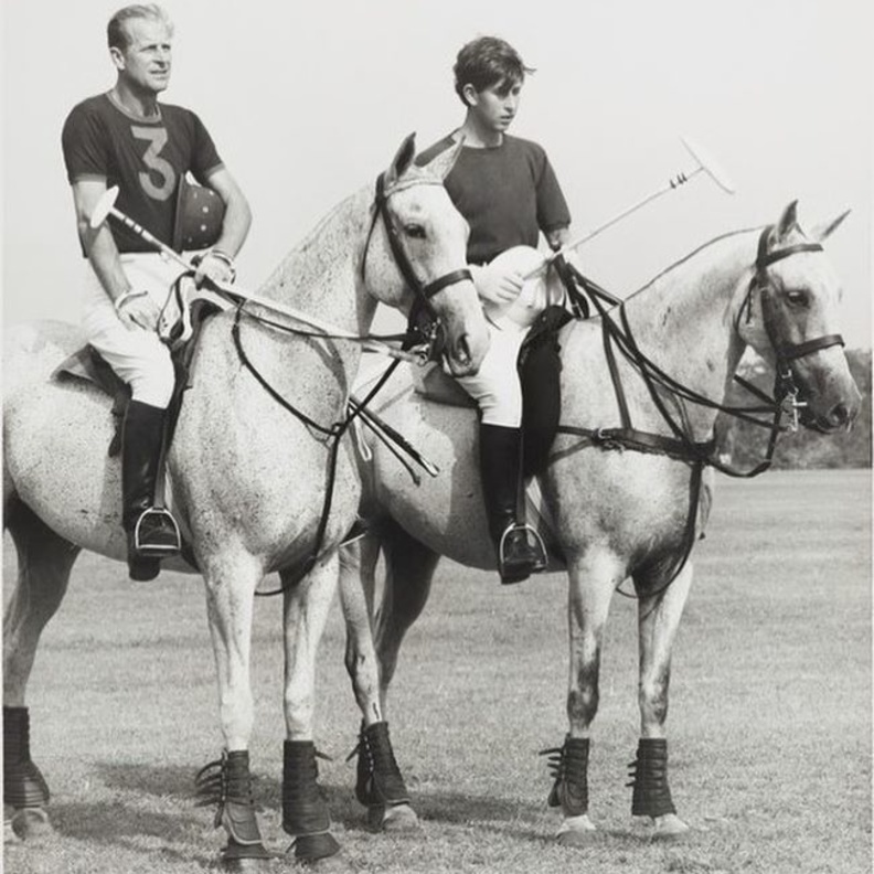 قبل أيام من جنازته.. العائلة المالكة البريطانية تكشف عن صور جديدة للأمير فيليب 