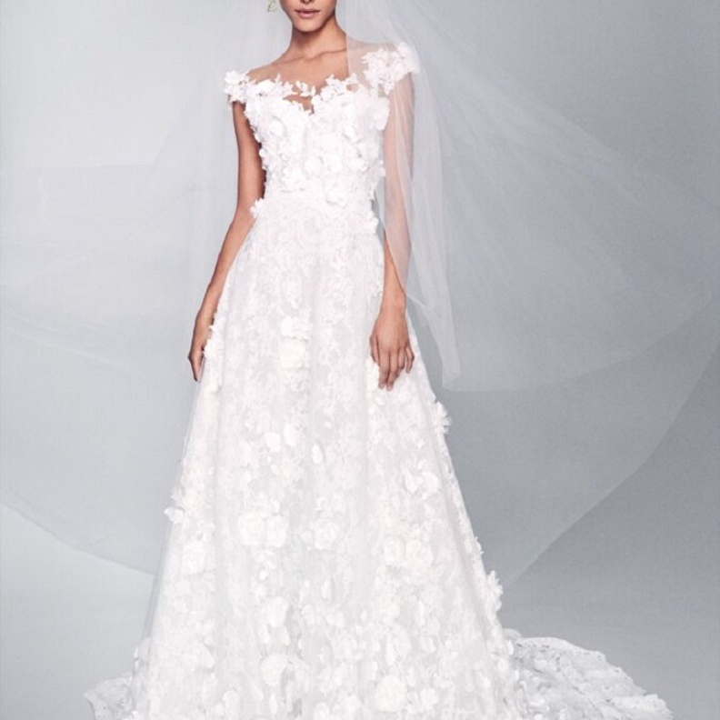 فستان زفاف مطرز بالورود ثلاثية الابعاد من marchesa