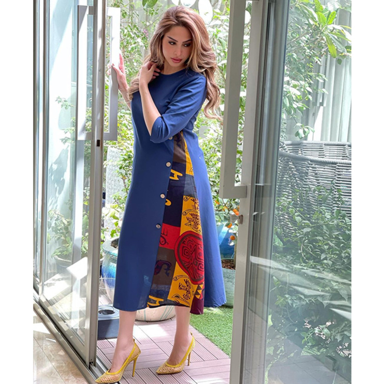 اطلالات فوز الفهد اثناء الحمل بموضة الفستان النيلي