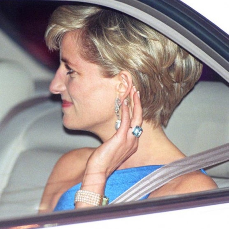 الأميرة الراحلة ديانا تتألق بخاتم الأكوامارين