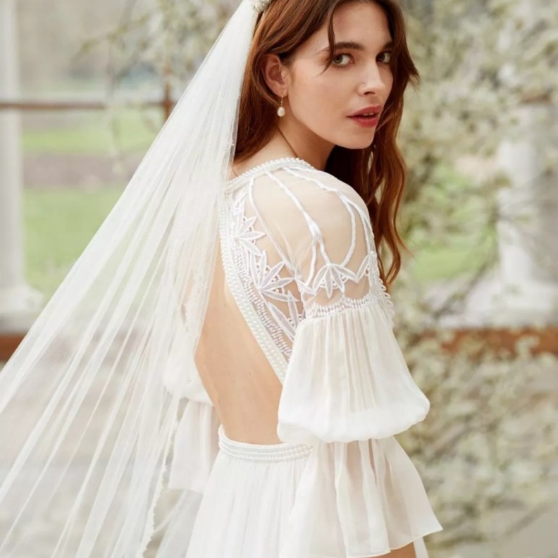 أقراط من اللؤلؤ من temperley london