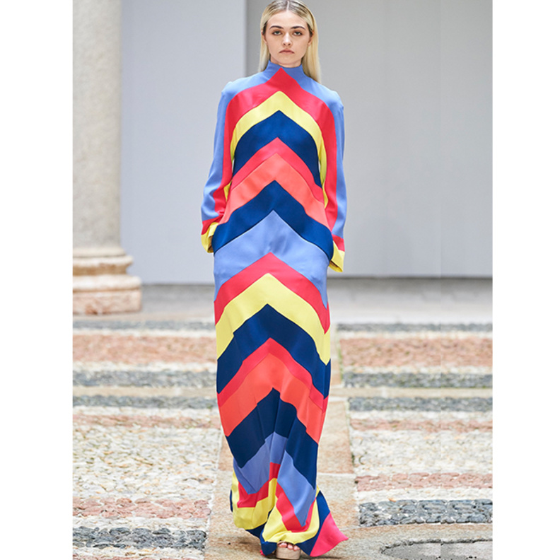 صيحات موضة الفساتين المقلمة والفضفاضة  بخطوط هندسية من Mario Dice