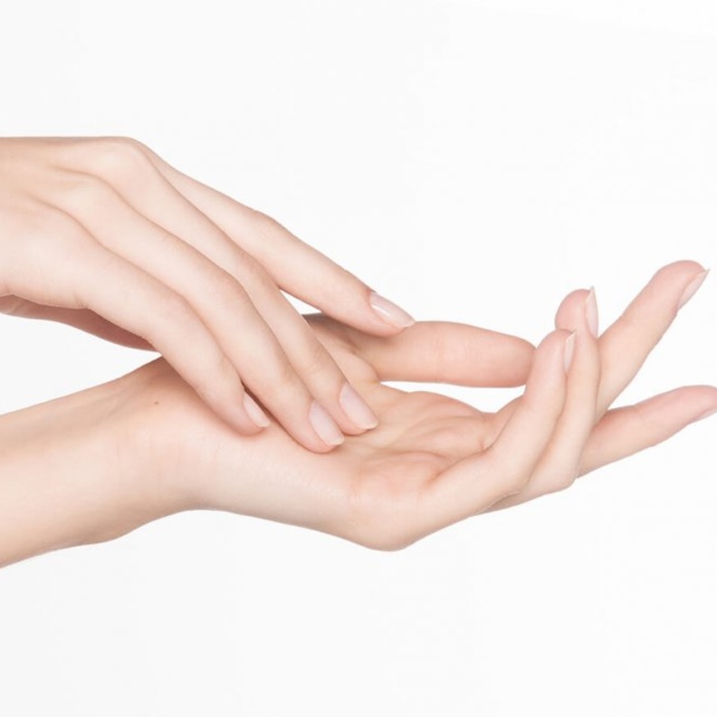 التقشير الكيميائي يعد طريقة رائعة لتفتيح البقع وإنعاش بشرة اليدين