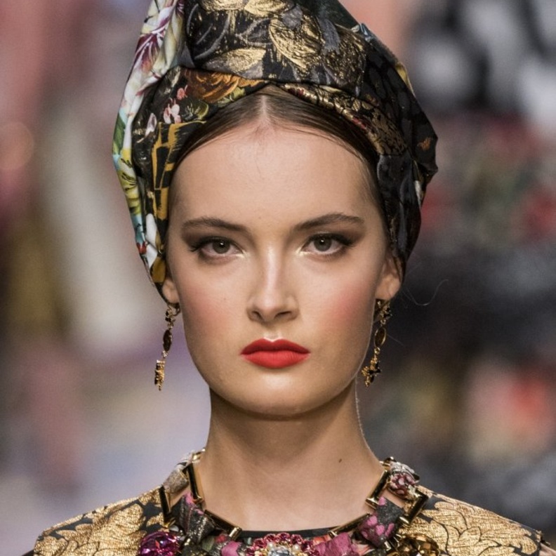 اكسسوارات شعر راقية وعصرية اعتمديها في افطارات رمضان 2021