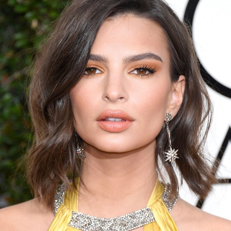  رسمات مكياج مشمشية لاطلالة مشرقة في رمضان 2021 من وحيEmily Ratajkowski