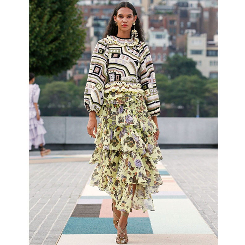 موديلات تنانير محتشمة للمحجبات مع النقشات من  وحي دار Ulla Johnson