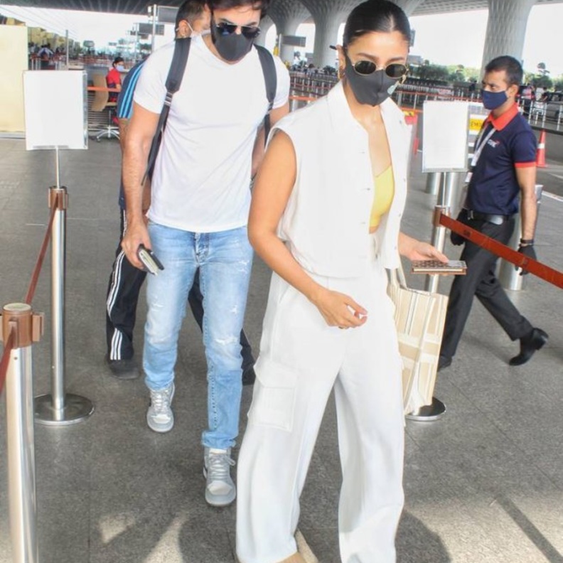  عليا بهات ورانبير كابور في عطلة بعد تعافيهما من عدوى كورونا