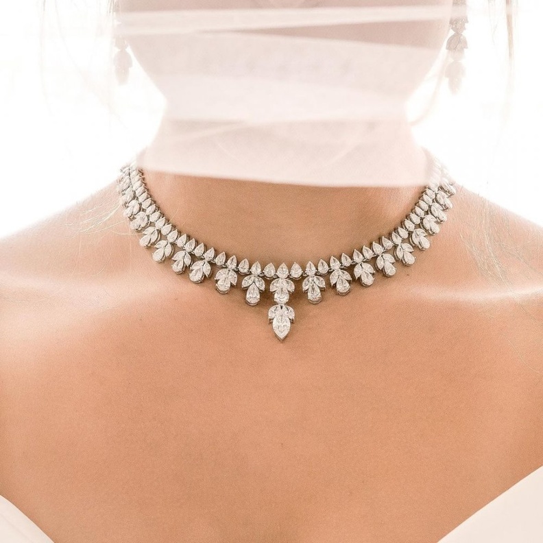 تصاميم قلادات لعروس الربيع من دار Hamda Fine Jewellery