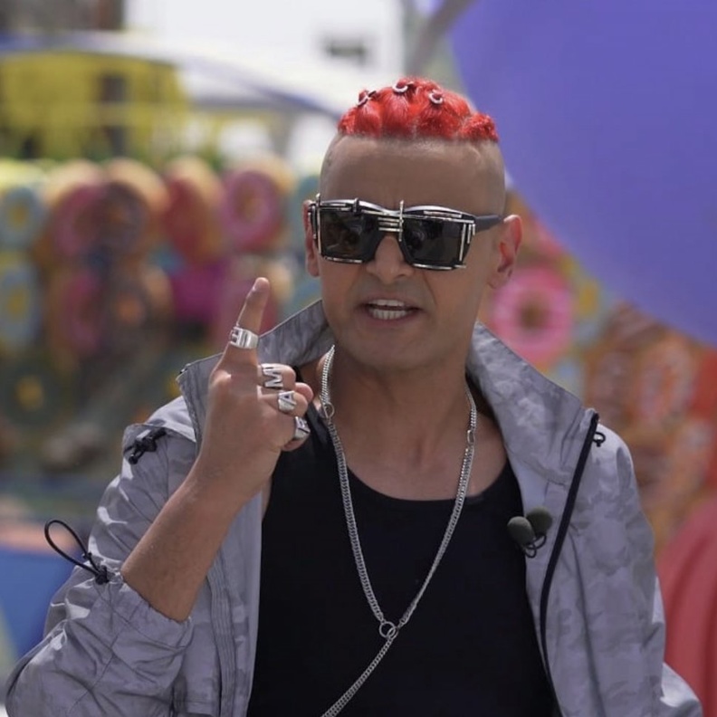  رامز عقله طار الفنان رامز جلال من موقع التصوير الملاهي