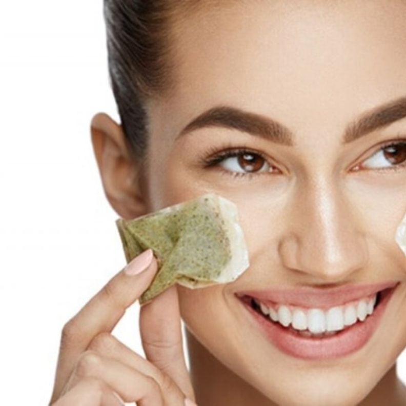  الشاي الأخضر يساعد على علاج حب الشباب وفتح مسامات الوجه