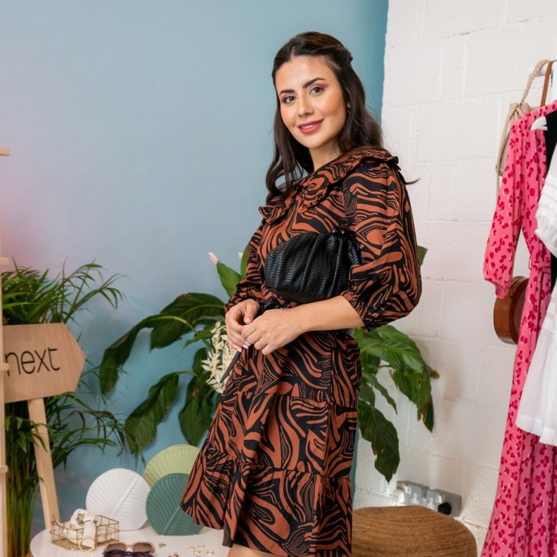 فستان ماكسي بنمط شيرت مزود بزنار