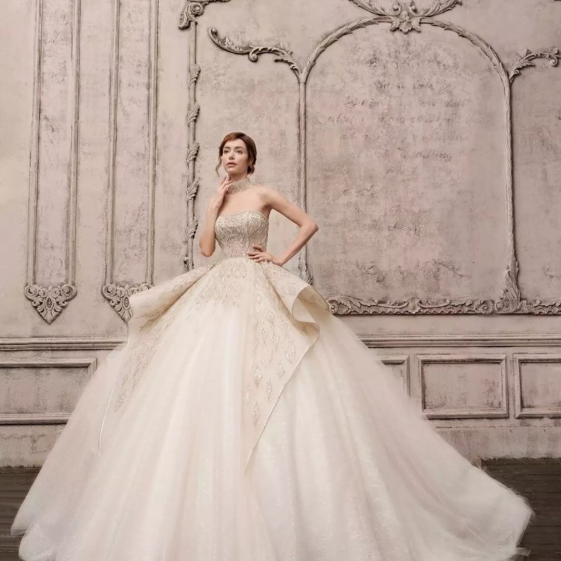  فستان زفاف كورسيه من jimmy choo