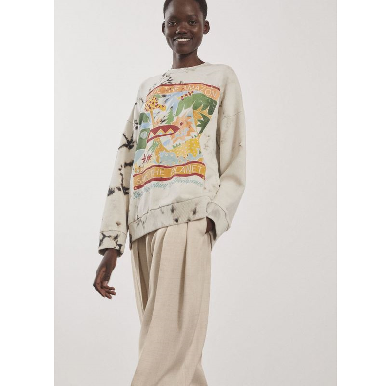 Stella McCartney قدّمت كبسولة ملابس تدعم حملة غرينبيس لوقف إزالة الغابات في الأمازون