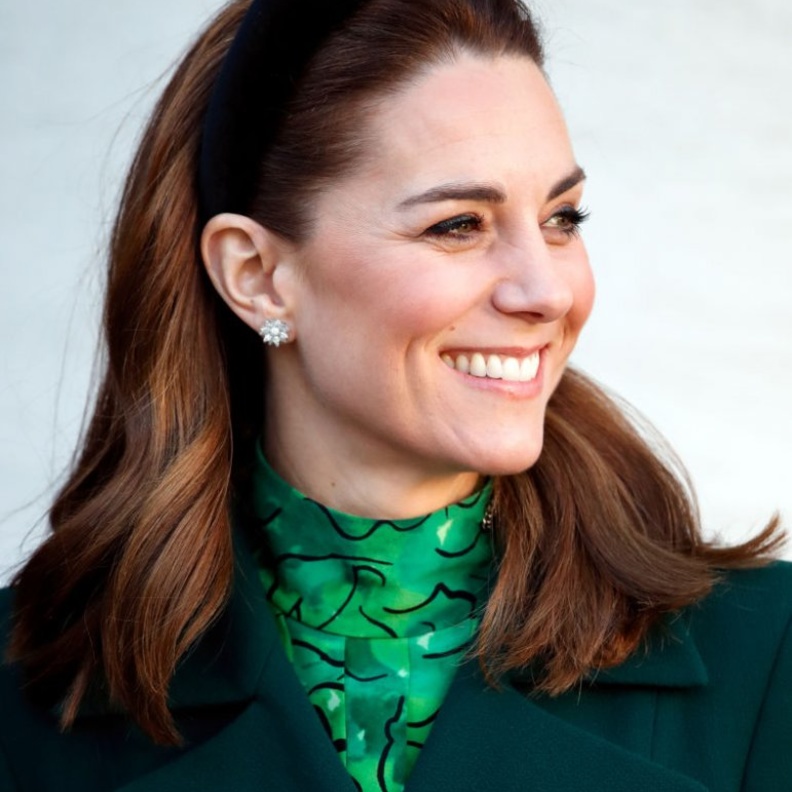 تسريحات شعر كيت ميدلتون مع الباند الاسود