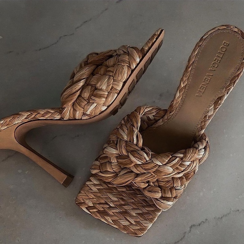 حذاء كعب مفتوح من علامة بوتييغا