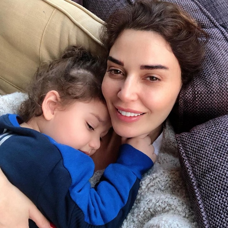 سيرين عبد النور وابنها