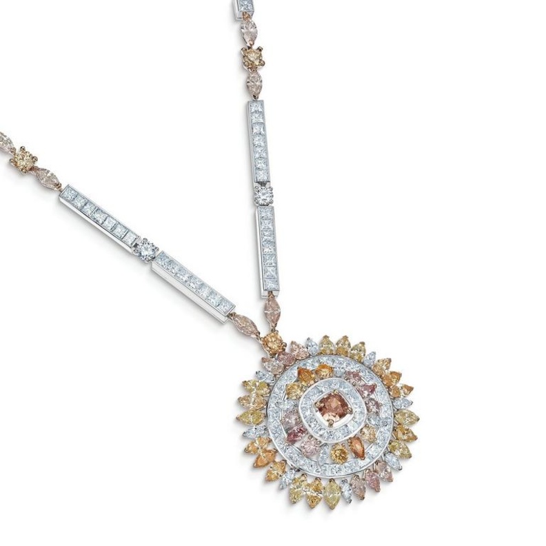  قلادة Motlatse Marvel medallion من De Beers