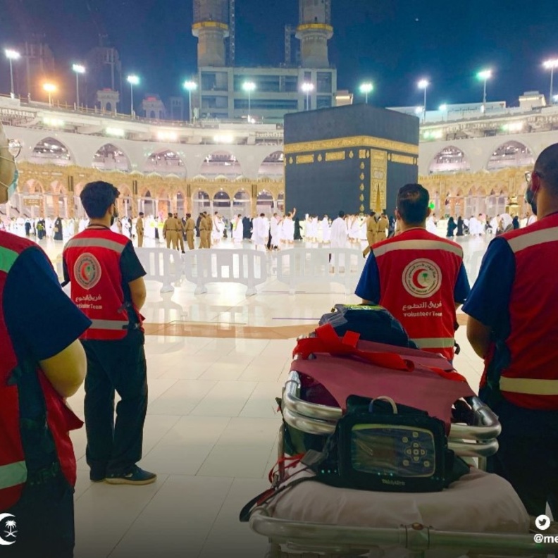 500 متطوع ومتطوعة يقدمون الخدمات الاسعافية بالمسجد الحرام خلال رمضان