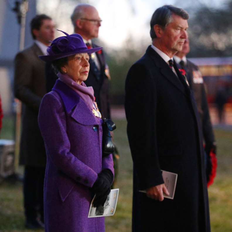 الأميرة آن وزوجها يقومان بظهور رسمي نادر معا في مهمة رسمية