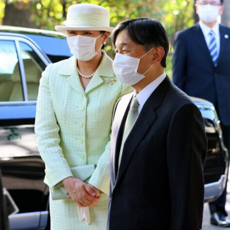 الإمبراطور ناروهيتو والإمبراطورة ماساكو في حفل توزيع جوائز ميدوري الأكاديمية