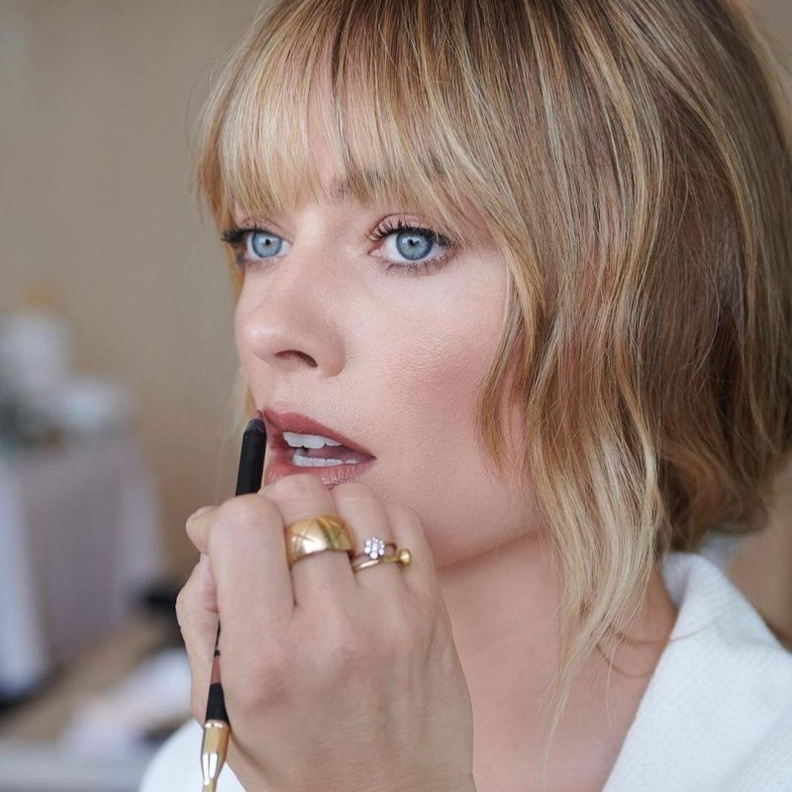  صور تحضيرات احمر الشفاه القوي بأسلوب Margot Robbie