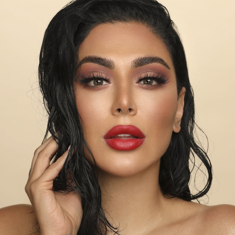 ماركة "هدى بيوتي" Huda Beauty  تصل موقع  ASOS  