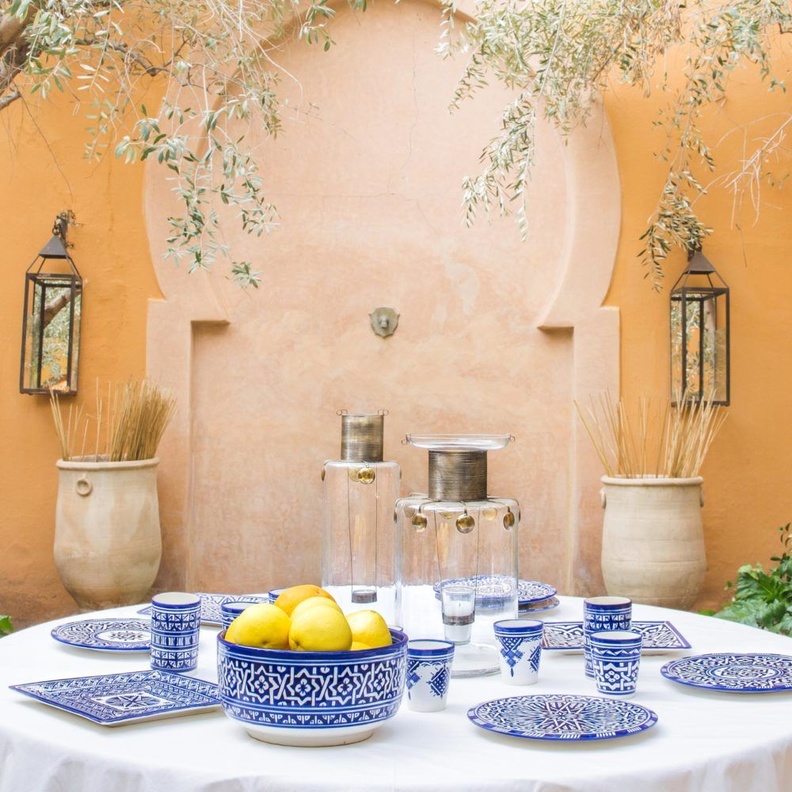  أدوات مائدة رمضانية بنقشات شرقية