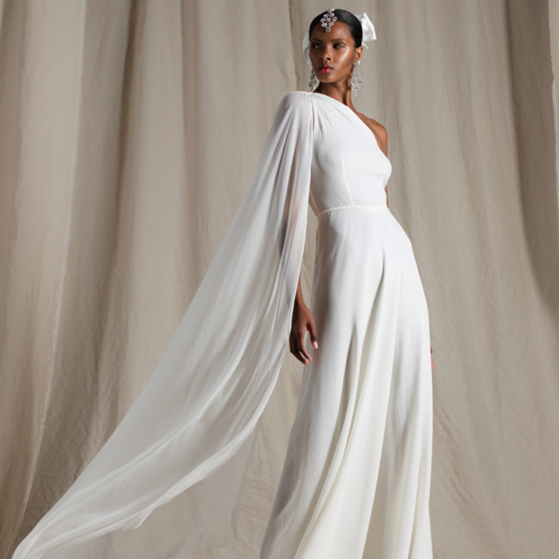  فستان زفاف بكتف واحد من نعيم خان