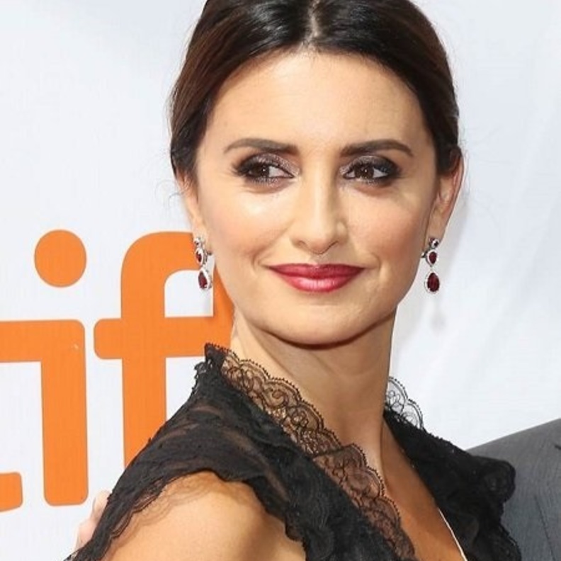  إطلالة كلاسيكية جذابة على طريقة بينيلوبي