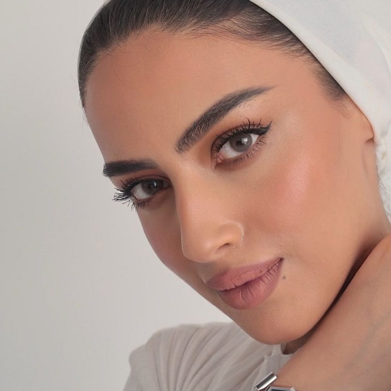 خطوات مكياج ناعم للمحجبات من يارا النملة 2021