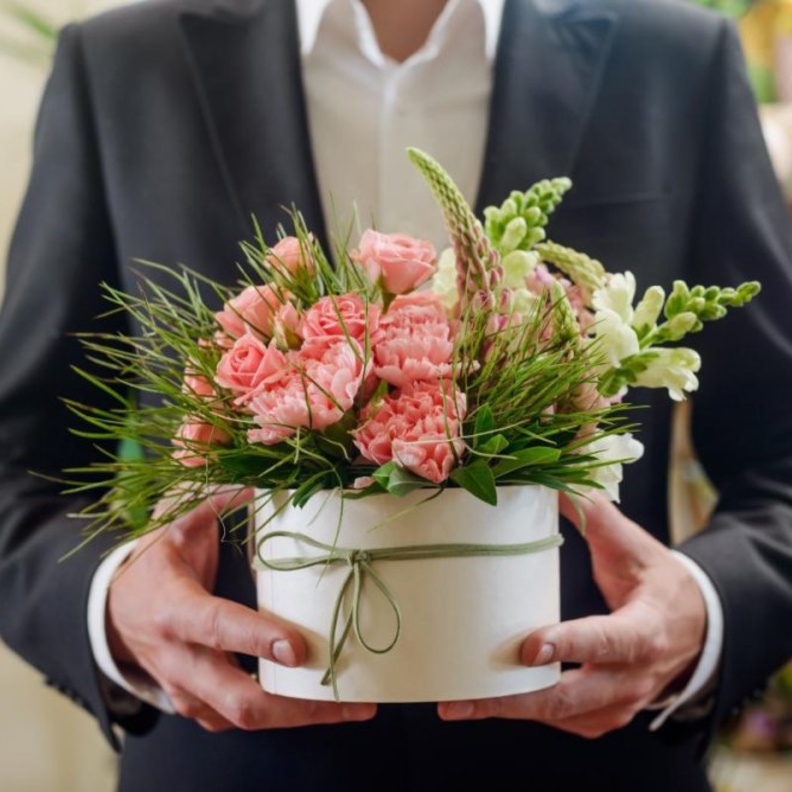  يُفضل ان تكون الهدية خلال الزيارة عامة ولا تخص العروس