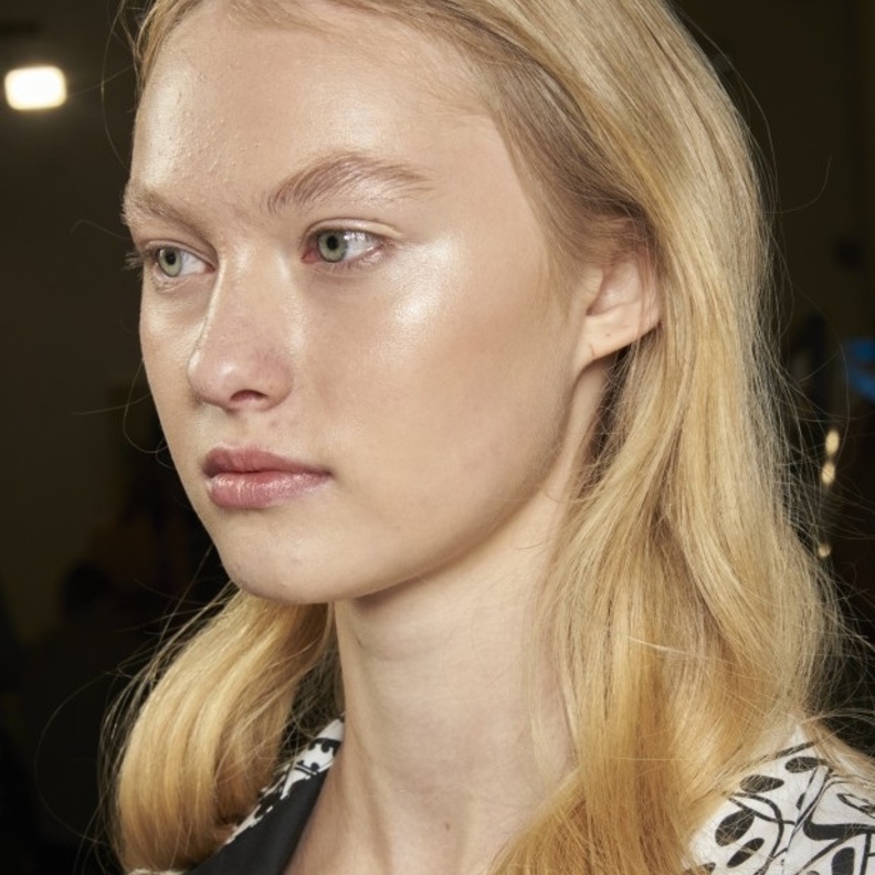  أفضل أنواع الهايلايتر بدرجات الذهب