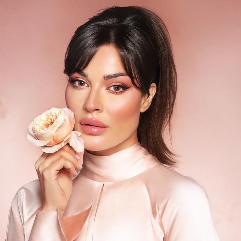  مكياج زهري ناعم على طريقة نادين نجيم