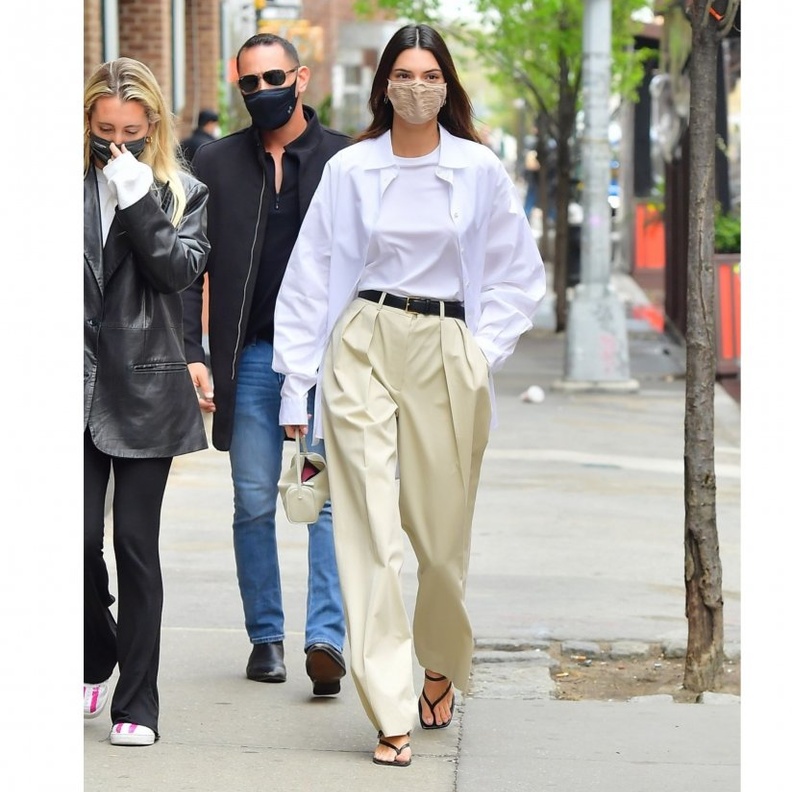 صور احدث اطلالات كيندال جينر ستيرت ستايل تميل للبساطة