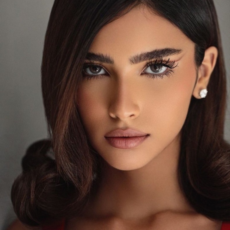 طريقة وضع مكياج صيفي خفيف مع الايلاينر البني الرفيع على طريقة وعد التركي