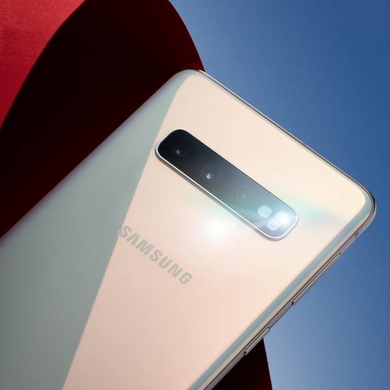 سامسونغ تحوز لقب أكبر منتج للهواتف الذكية متقدمة على أبل