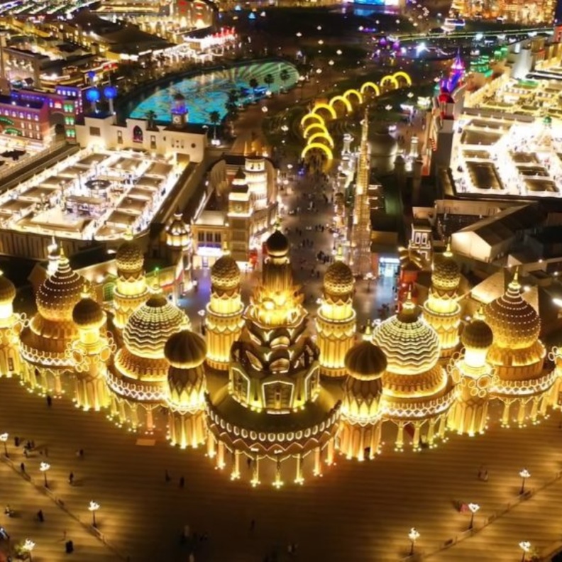  القرية العالمية وارقام قياسية عدة