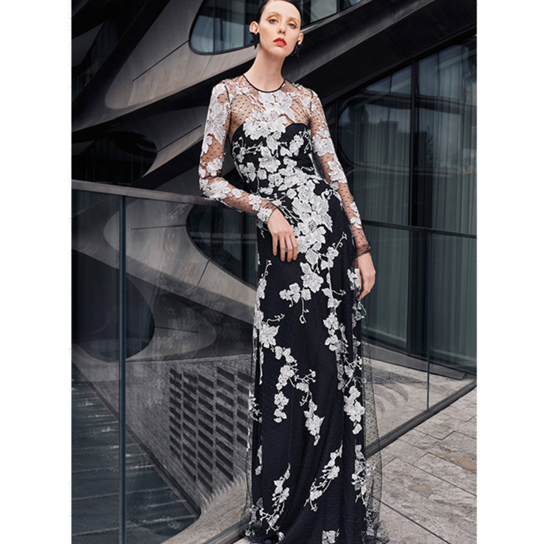 موديلات فساتين سهرة 2021 مع الدانتيل الابيض من وحي دار Naeem Khan