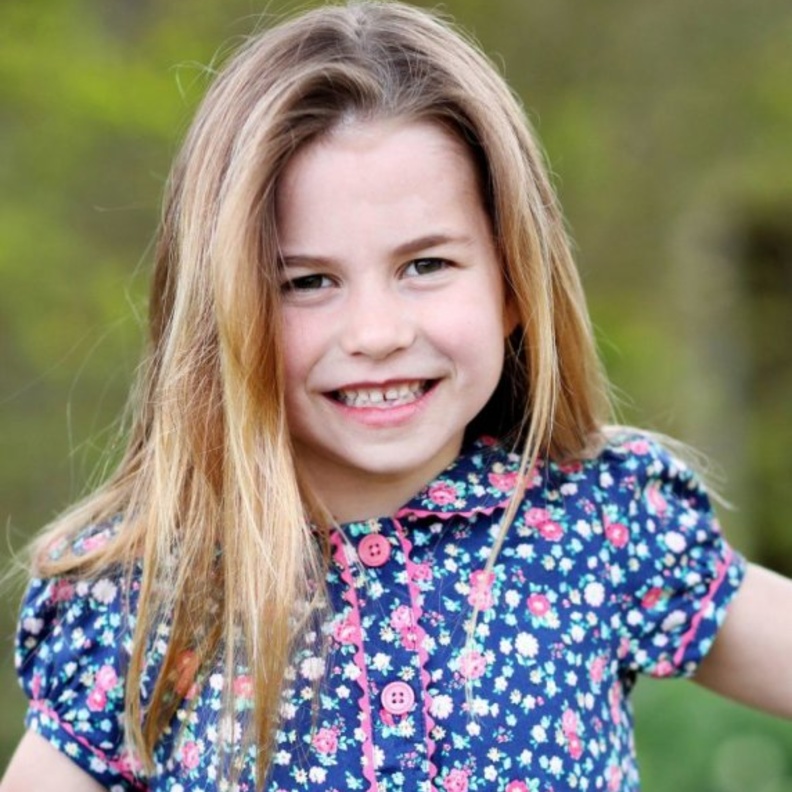 بالصور.. الأميرة شارلوت نسخة طبق الأصل من والدها الأمير ويليام