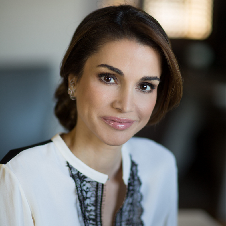 تسريحات شعر راقية من وحي الملكة رانيا لأمسيات شهر رمضان 2021