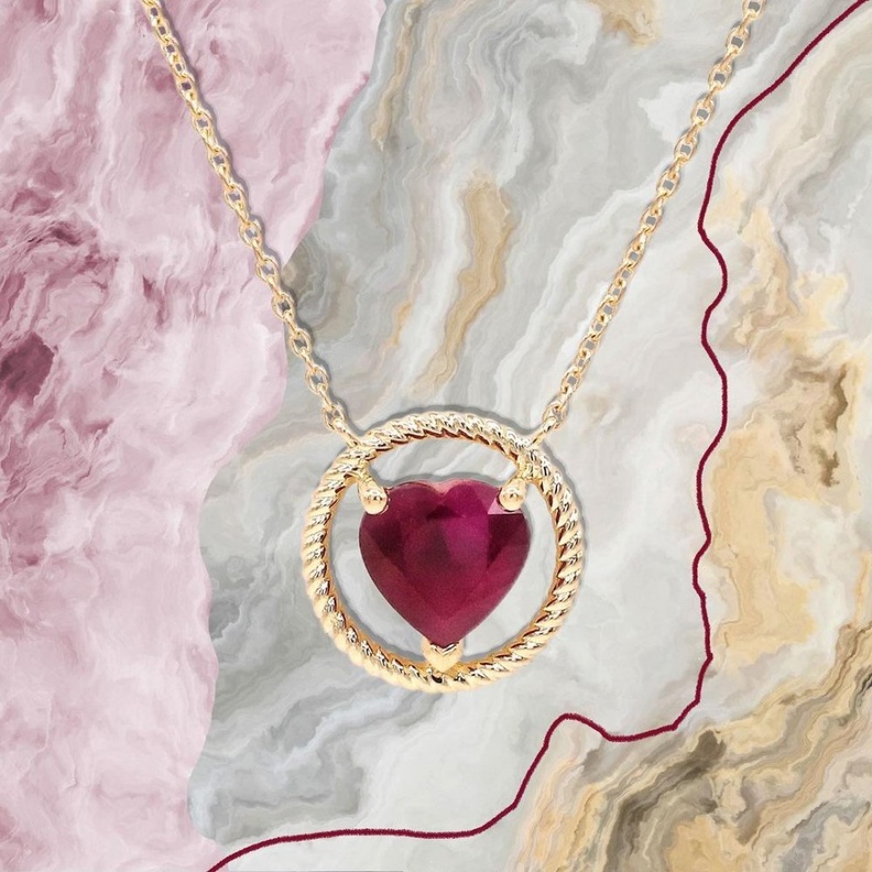 تصاميم قلادات لعروس الربيع باللون الاحمر من دار MKS