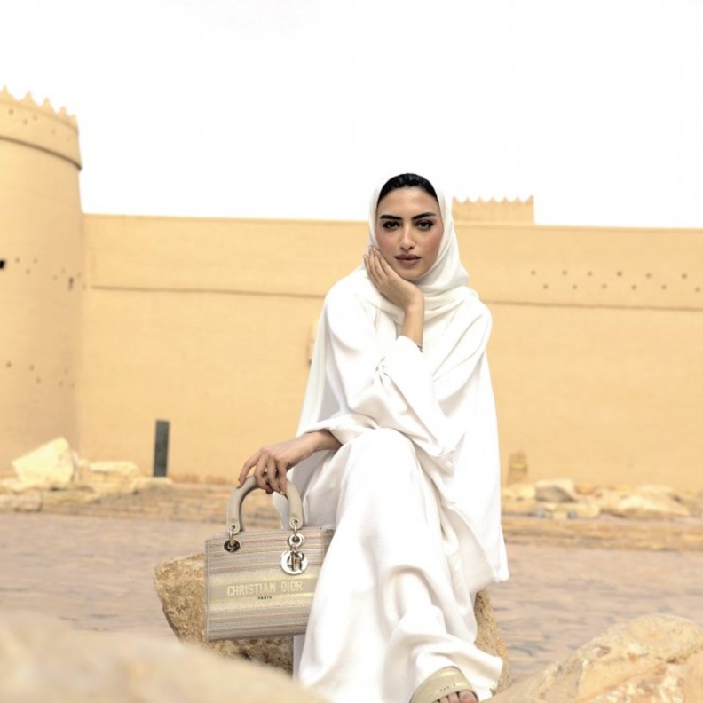 يارا النملة مع والدتها