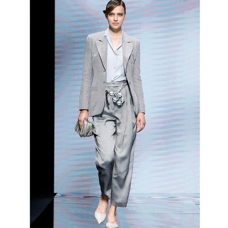 صيحات بناطيل واسعة 2021 تصل الى الكاحل من دار Giorgio Armani