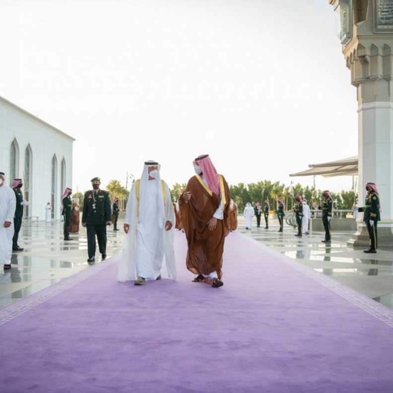 المملكة تختار اللون البنفسجي لوناً لسجاد مراسم استقبال ضيوفها وزائريها