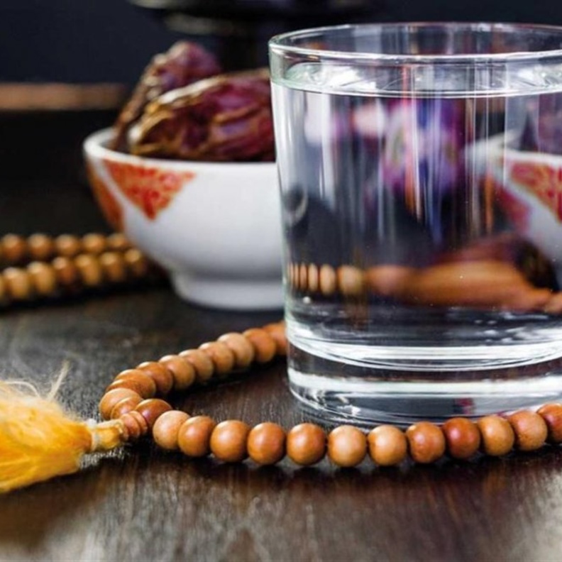 ماهي الكمية الصحيحة لشرب الماء في رمضان