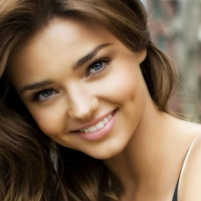 ما هي أسباب إنجذاب الرجل للمرأة السمراء